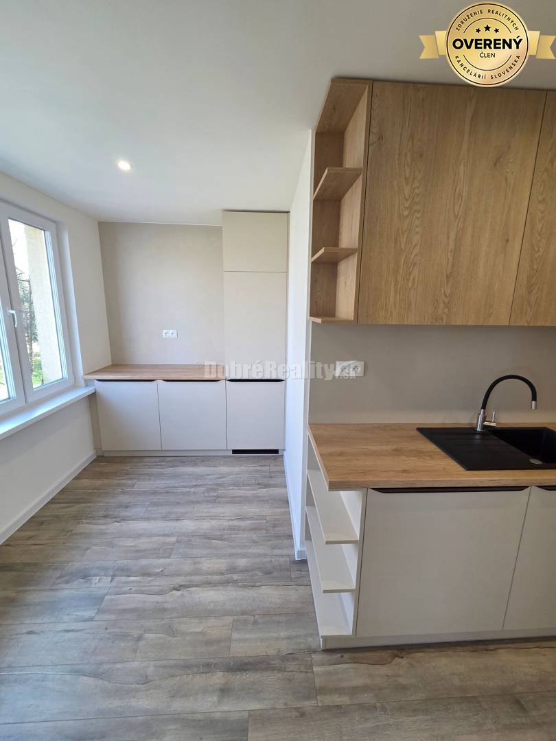 Nadčasový 4 izbový byt na sídlisku Žabník po kompletnej rekonštrukcii.