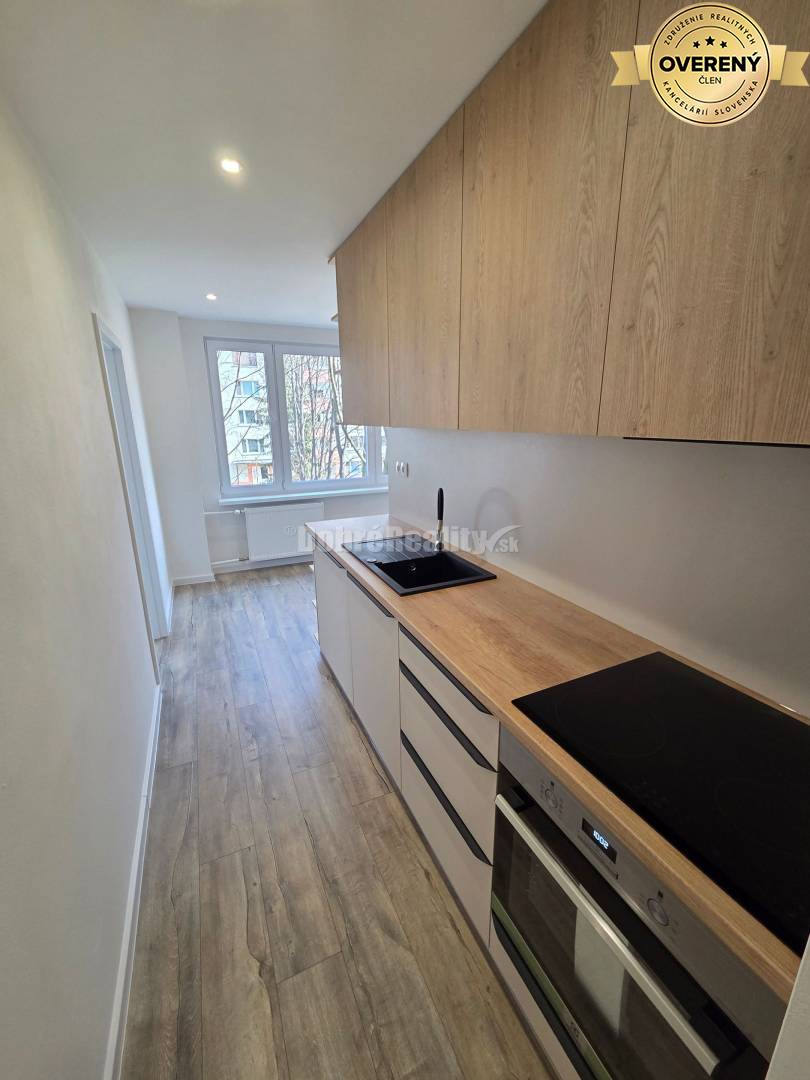 Nadčasový 4 izbový byt na sídlisku Žabník po kompletnej rekonštrukcii.