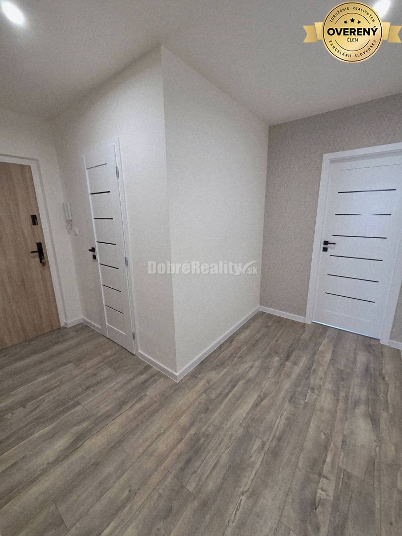 Nadčasový 4 izbový byt na sídlisku Žabník po kompletnej rekonštrukcii.