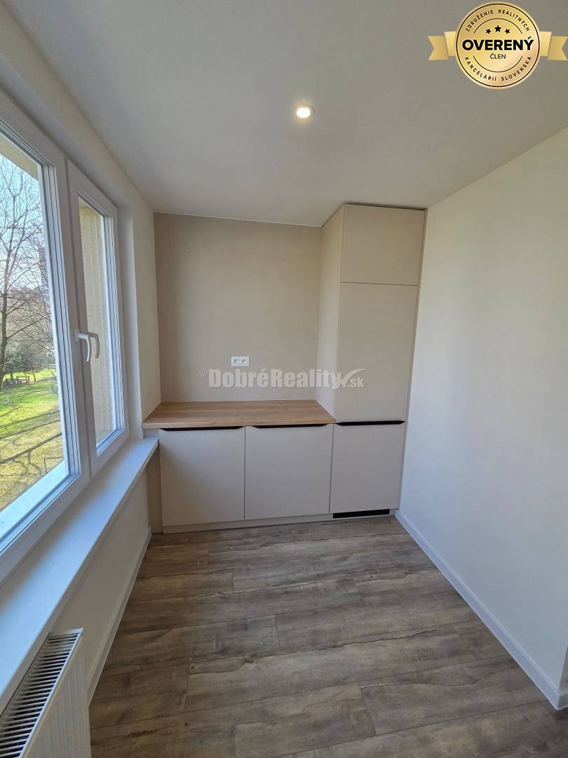 Nadčasový 4 izbový byt na sídlisku Žabník po kompletnej rekonštrukcii.
