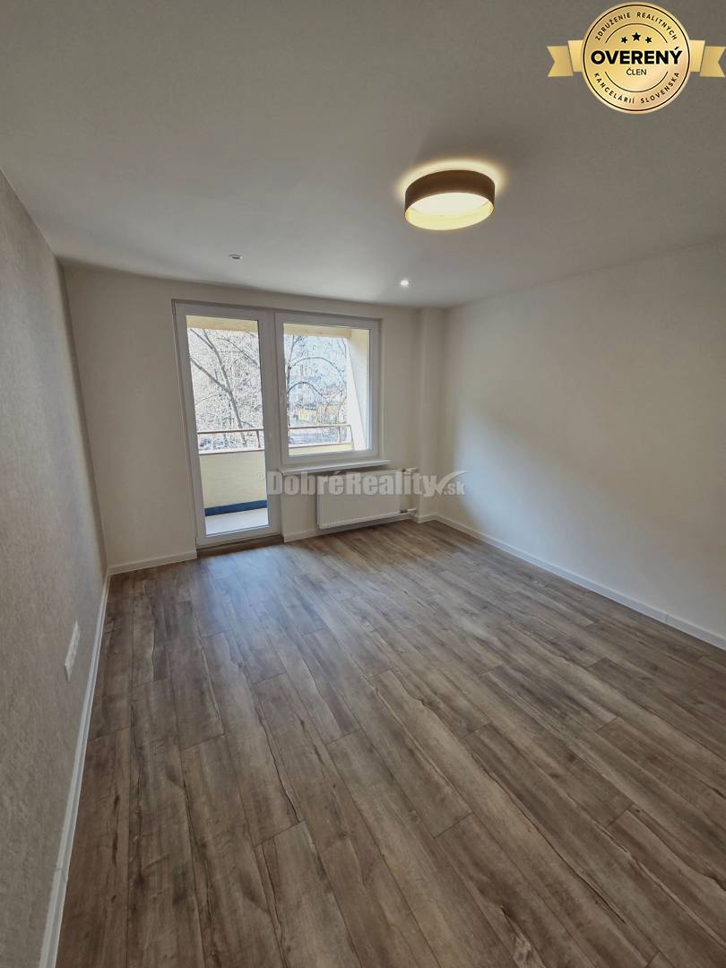 Nadčasový 4 izbový byt na sídlisku Žabník po kompletnej rekonštrukcii.