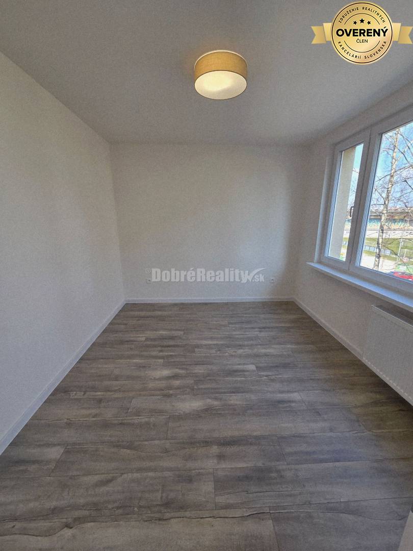 Nadčasový 4 izbový byt na sídlisku Žabník po kompletnej rekonštrukcii.