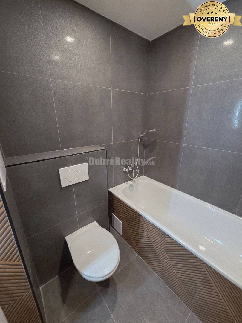 Nadčasový 4 izbový byt na sídlisku Žabník po kompletnej rekonštrukcii.