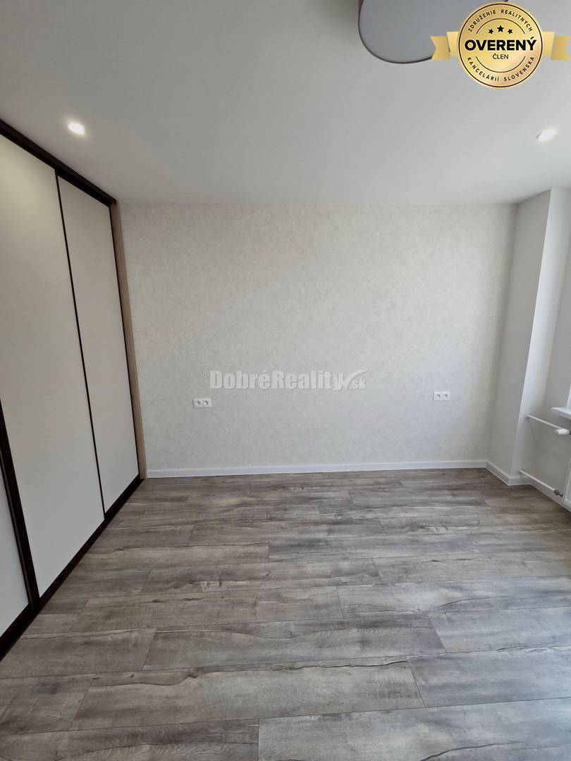 Nadčasový 4 izbový byt na sídlisku Žabník po kompletnej rekonštrukcii.