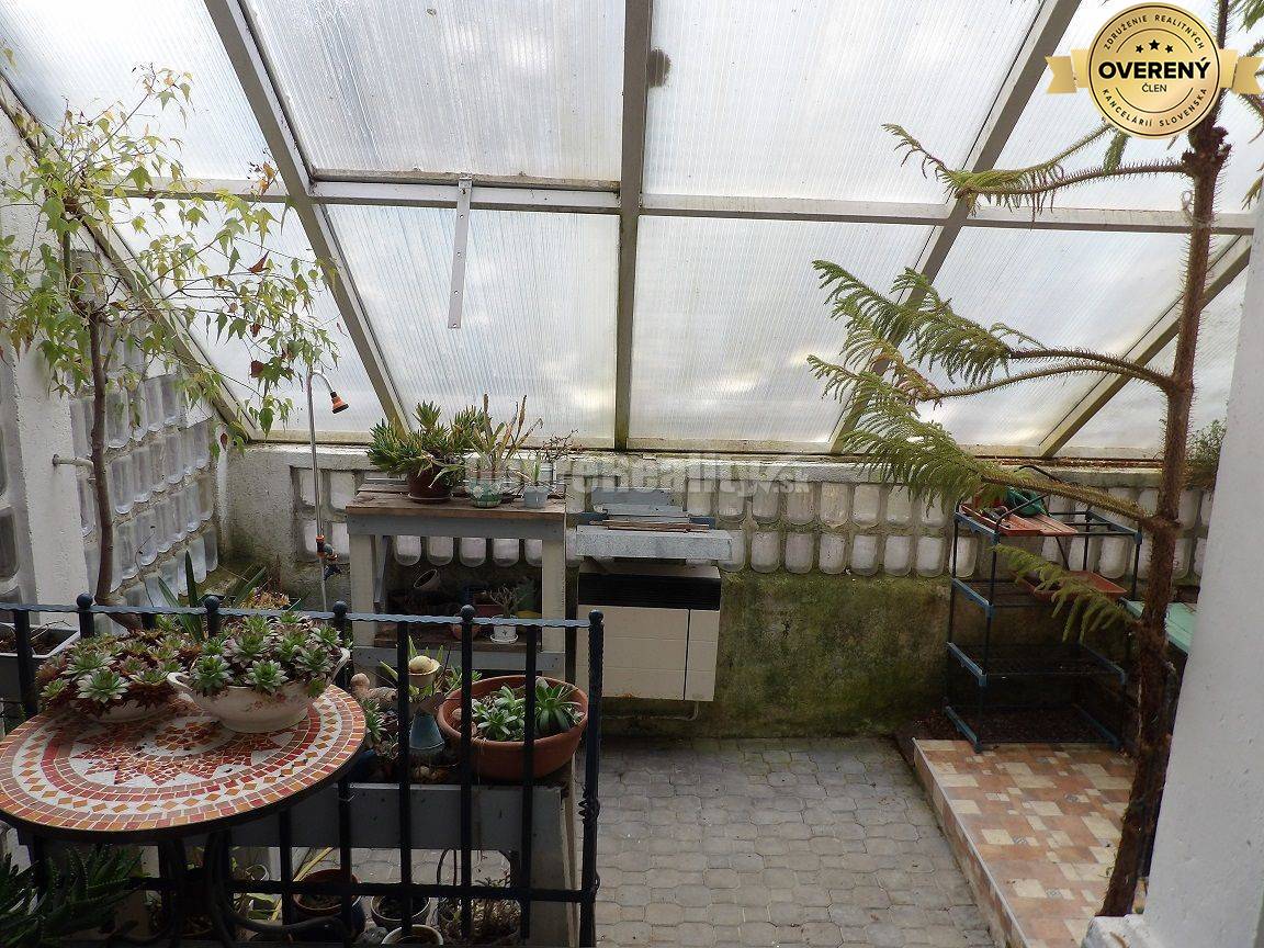 Pôvabný domček s očarujúcou záhradou na PREDAJ