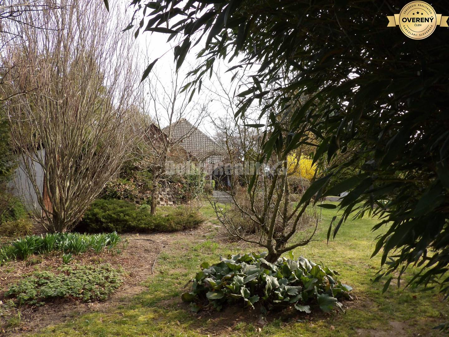 Pôvabný domček s očarujúcou záhradou na PREDAJ