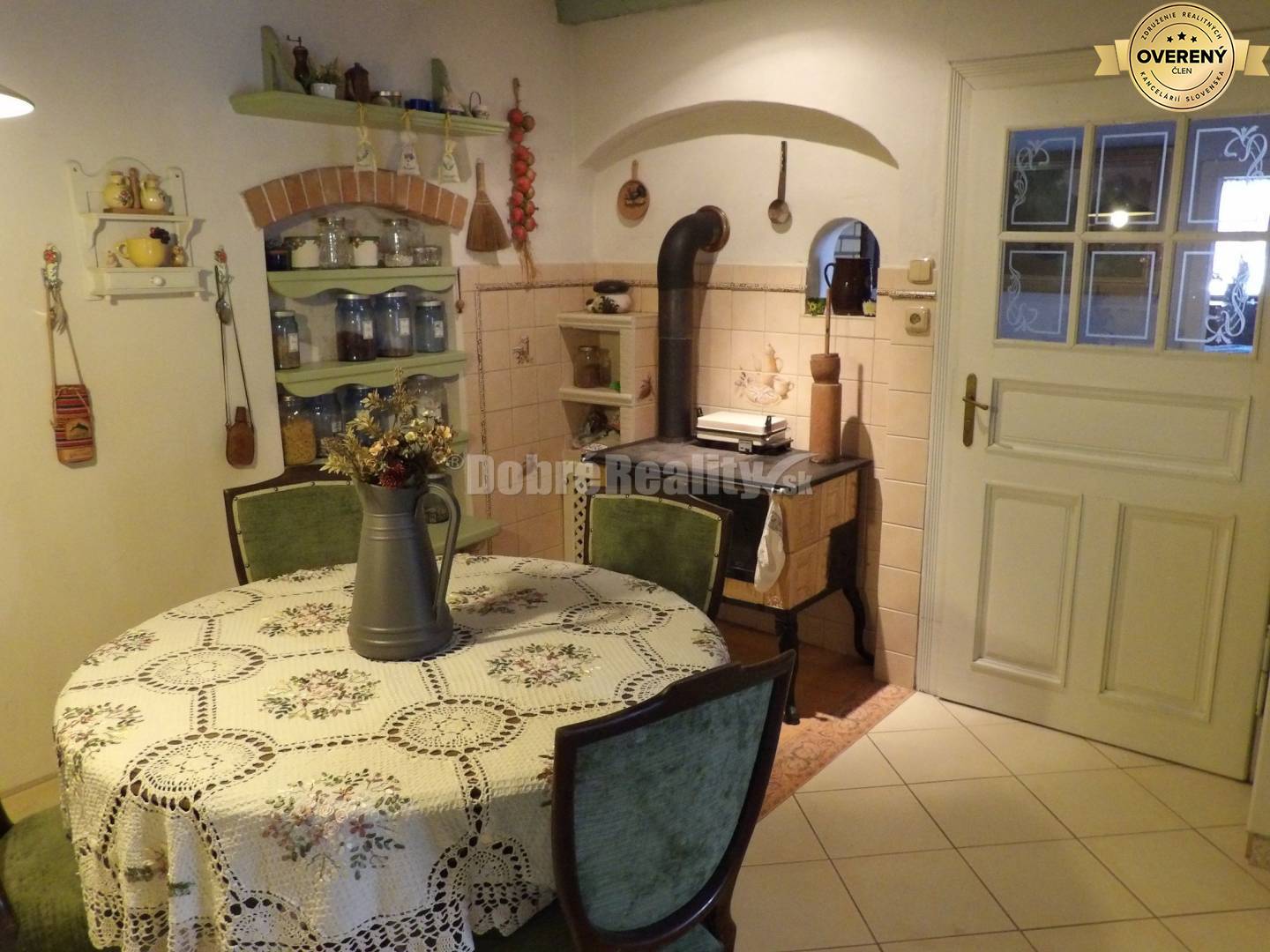 Pôvabný domček s očarujúcou záhradou na PREDAJ