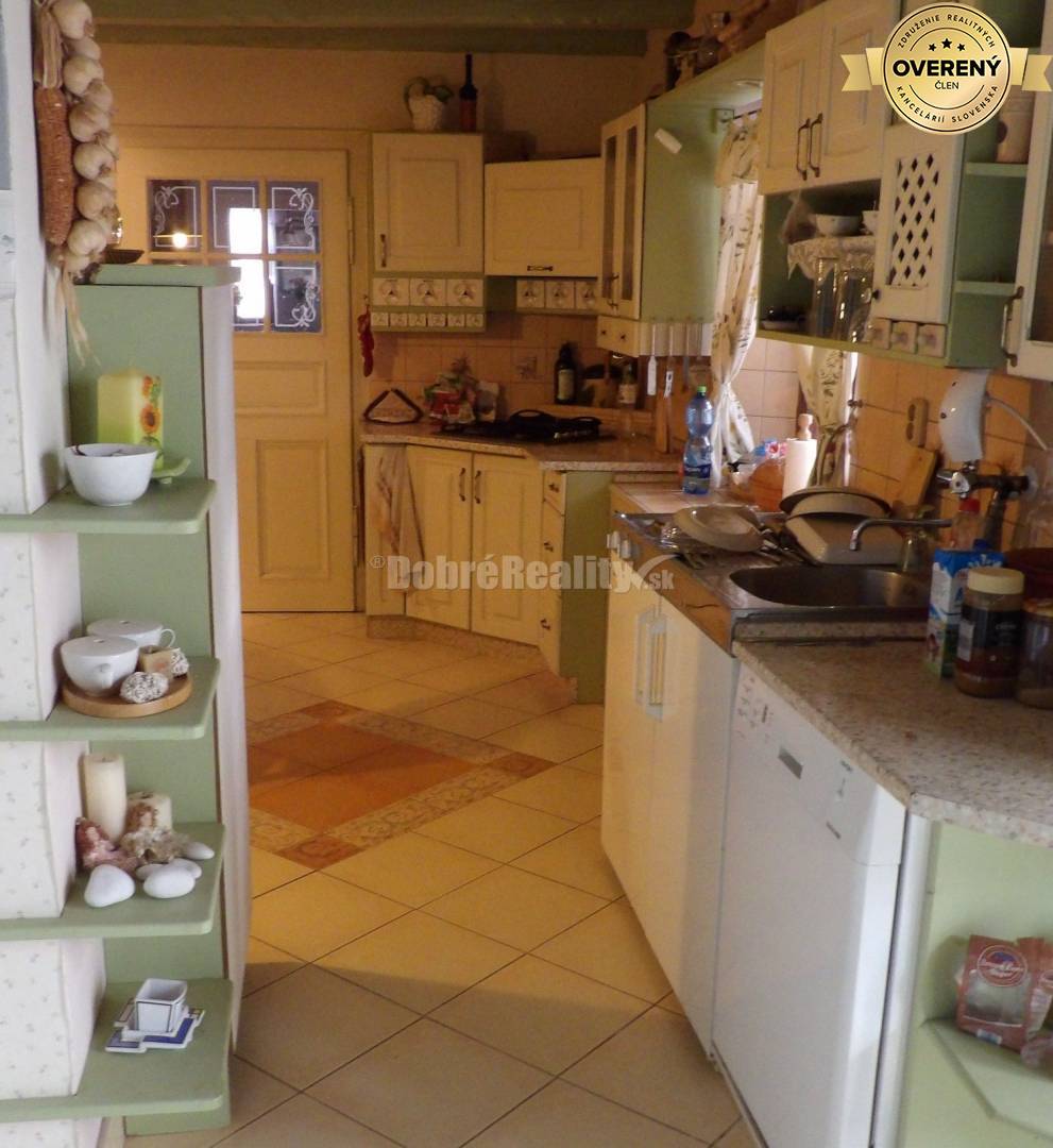 Pôvabný domček s očarujúcou záhradou na PREDAJ