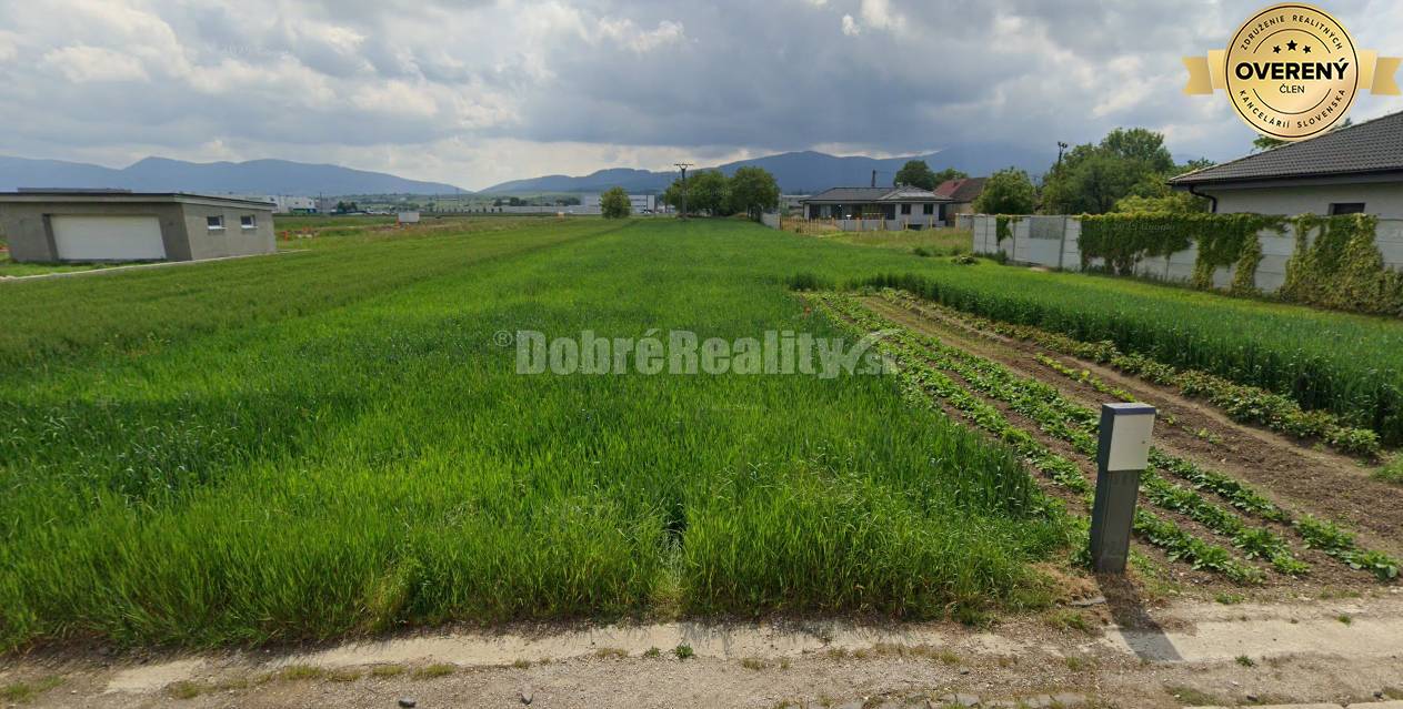 Rovinatý stavebný pozemok s výmerou 1739 m2 v obci Veľké Bierovce.