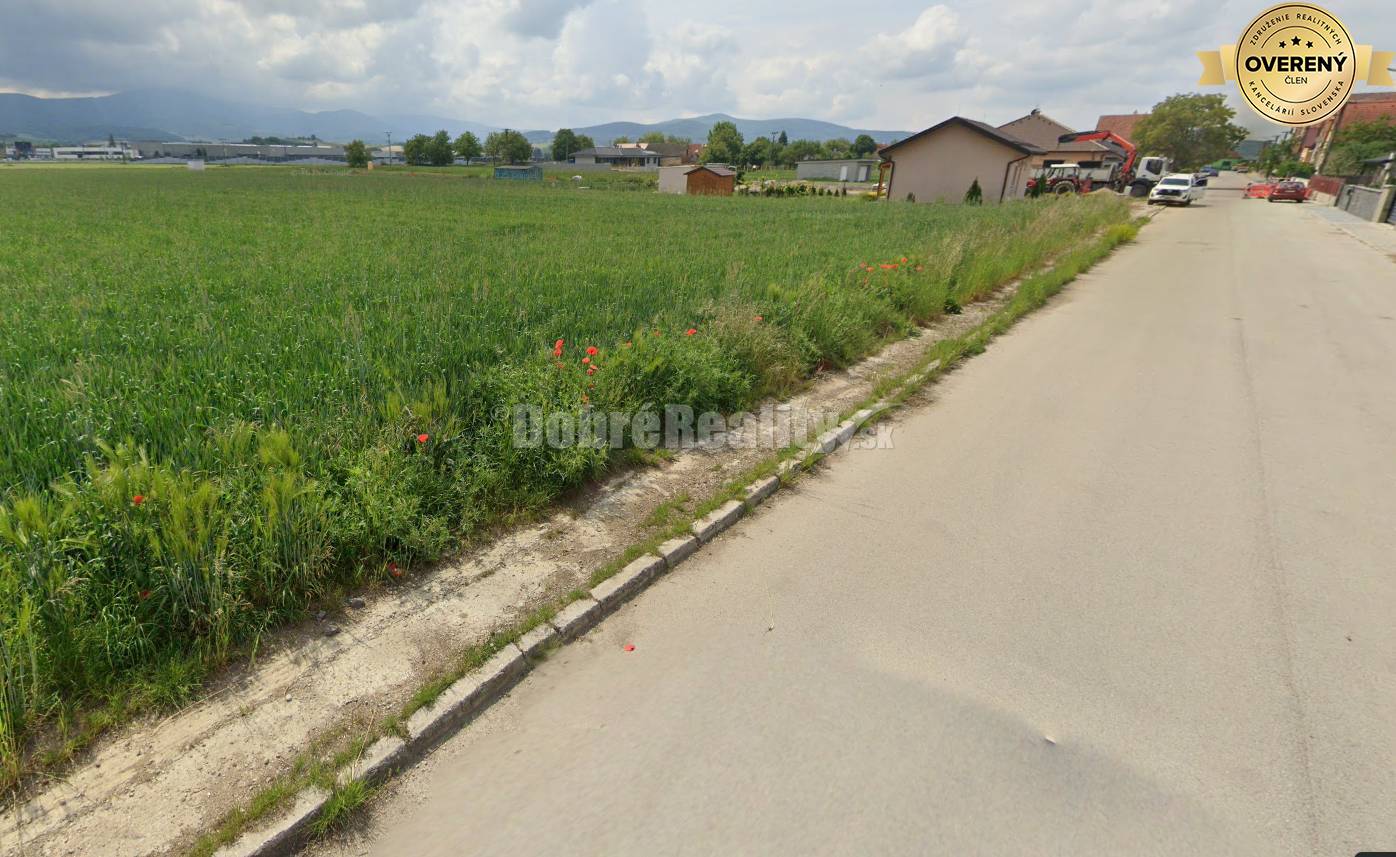 Rovinatý stavebný pozemok s výmerou 1739 m2 v obci Veľké Bierovce.