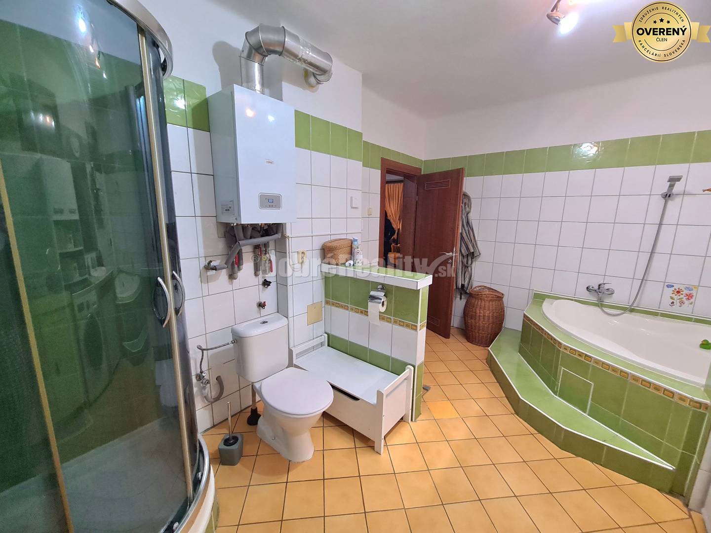 Znížená cena-CENTRUM - priestranný dvojpodlažný dom- úžitková plocha 1