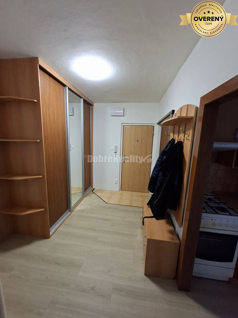 DOBRÉ REALIY -Na prenájom kompl. zeriadený 2-i byt prerobený na 3-i ,