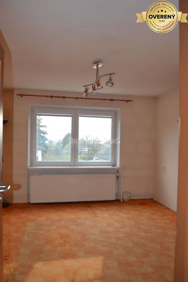 Dobré Reality ponúkajú na predaj priestranný 6 - izbový rodinný dom v