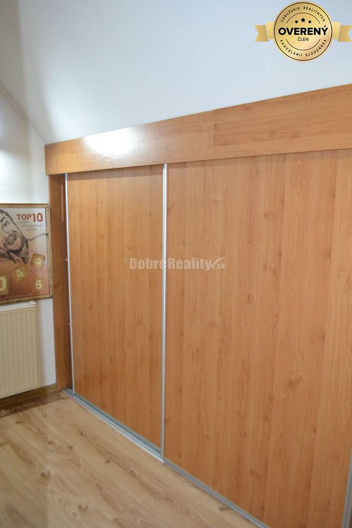 Dobré Reality ponúkajú na predaj priestranný 6 - izbový rodinný dom v