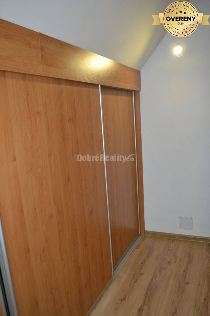 Dobré Reality ponúkajú na predaj priestranný 6 - izbový rodinný dom v