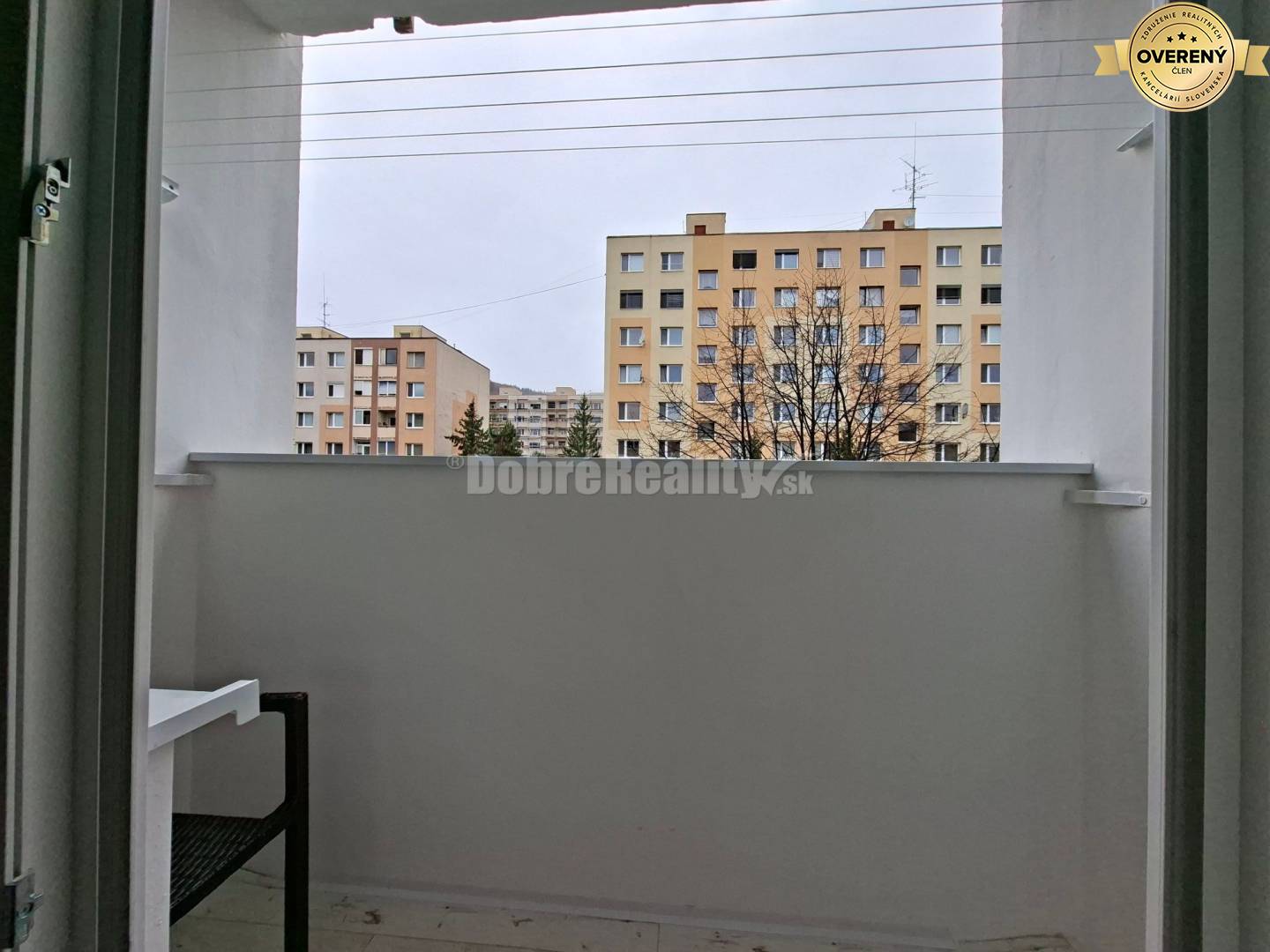 DOBRÉ REALITY - Krásny 1-i. byt s loggiou na prenájom v Kanianke-rezer