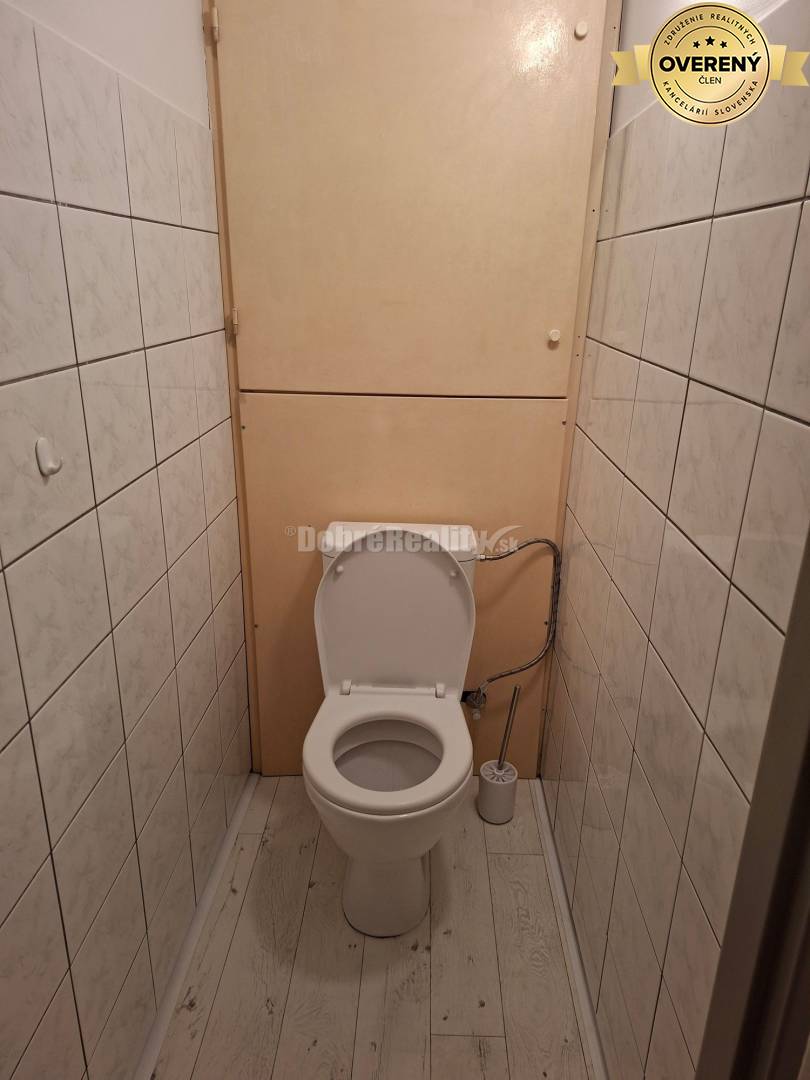 DOBRÉ REALITY - Krásny 1-i. byt s loggiou na prenájom v Kanianke-rezer