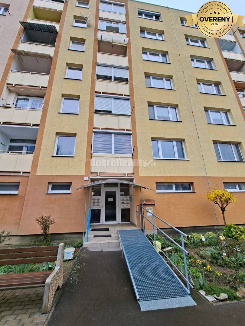 DOBRÉ REALITY - Krásny 1-i. byt s loggiou na prenájom v Kanianke-rezer