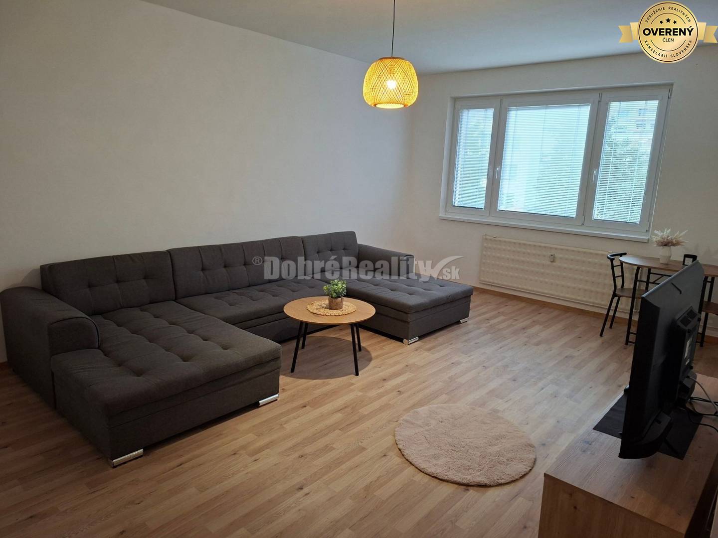 DOBRÉ REALITY - Krásny 1-i. byt s loggiou na prenájom v Kanianke-rezer