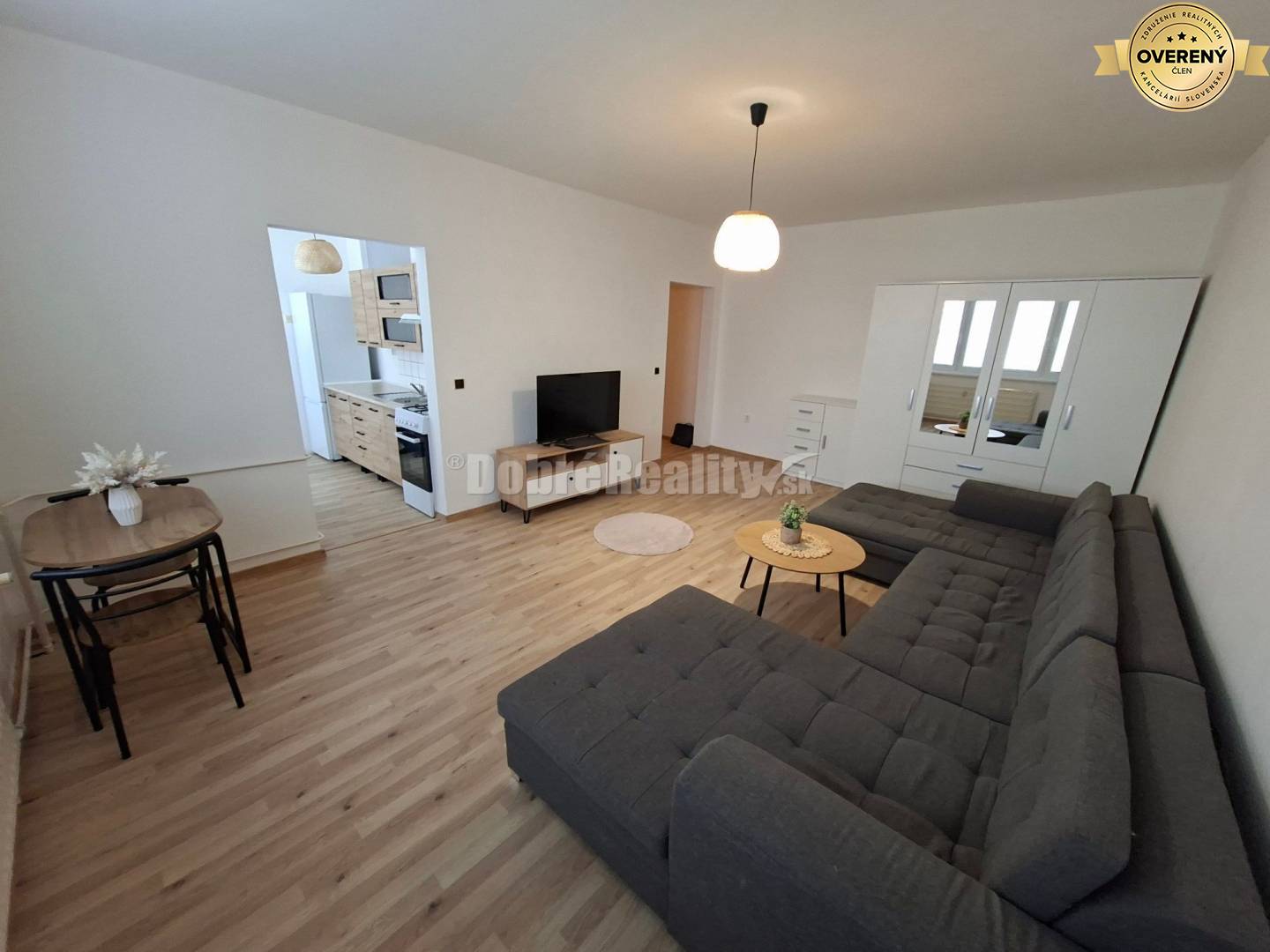 DOBRÉ REALITY - Krásny 1-i. byt s loggiou na prenájom v Kanianke-rezer