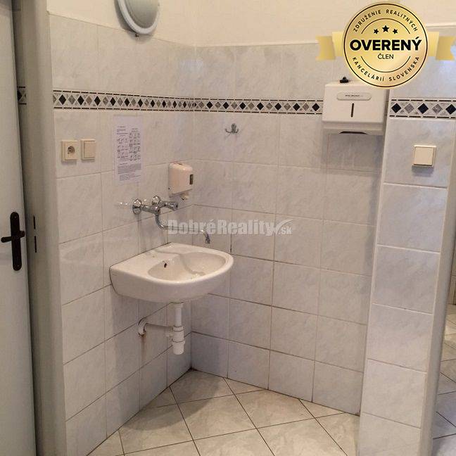 RK Dobré reality predáva polyfunkčný objekt v Hurbanove.