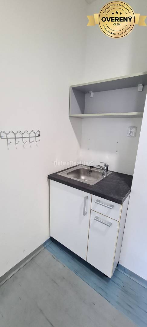 Dobré reality-na prenájom priestory 48,4 m2 a 30,90m2+ kúpelňa s wc, p