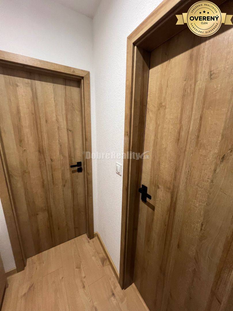 Exkluzívne na prenájom nádherná garsónka v Prievidzi