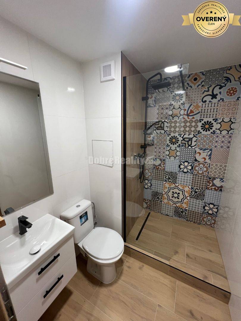 Exkluzívne na prenájom nádherná garsónka v Prievidzi