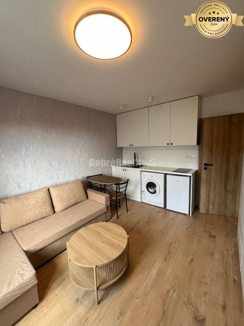 Exkluzívne na prenájom nádherná garsónka v Prievidzi