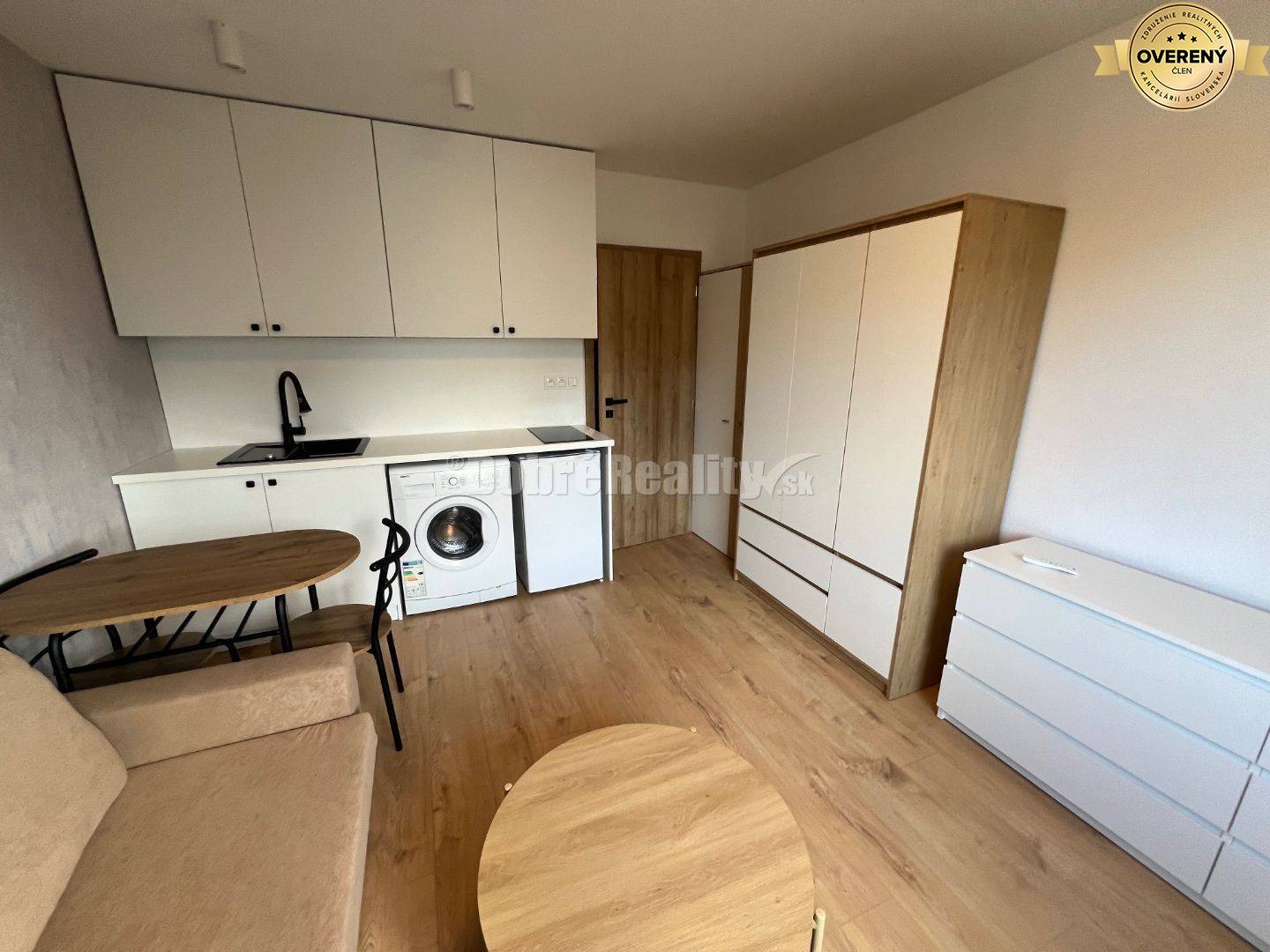 Exkluzívne na prenájom nádherná garsónka v Prievidzi