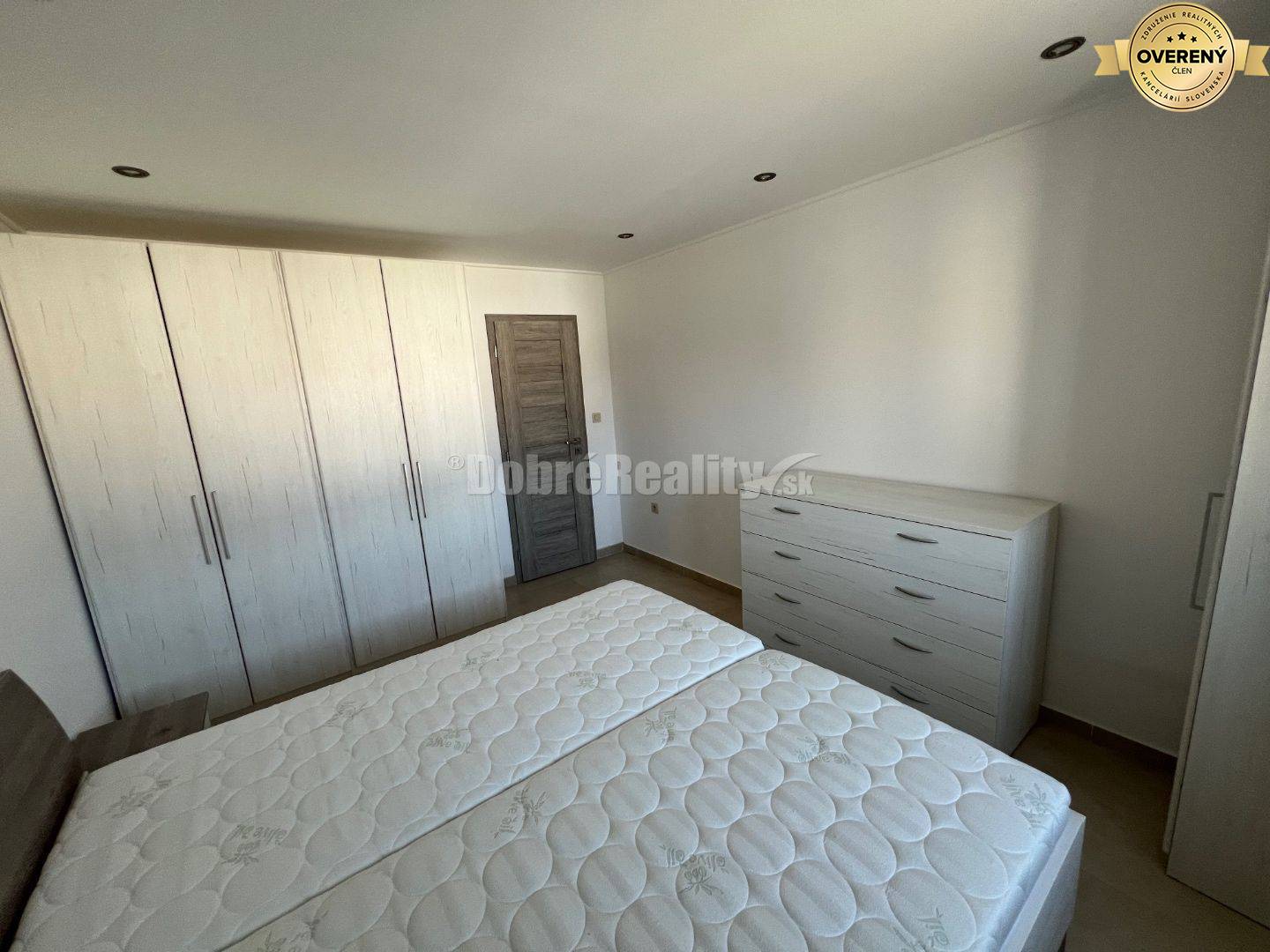 Na prenájom krasny 2 izbový byt .