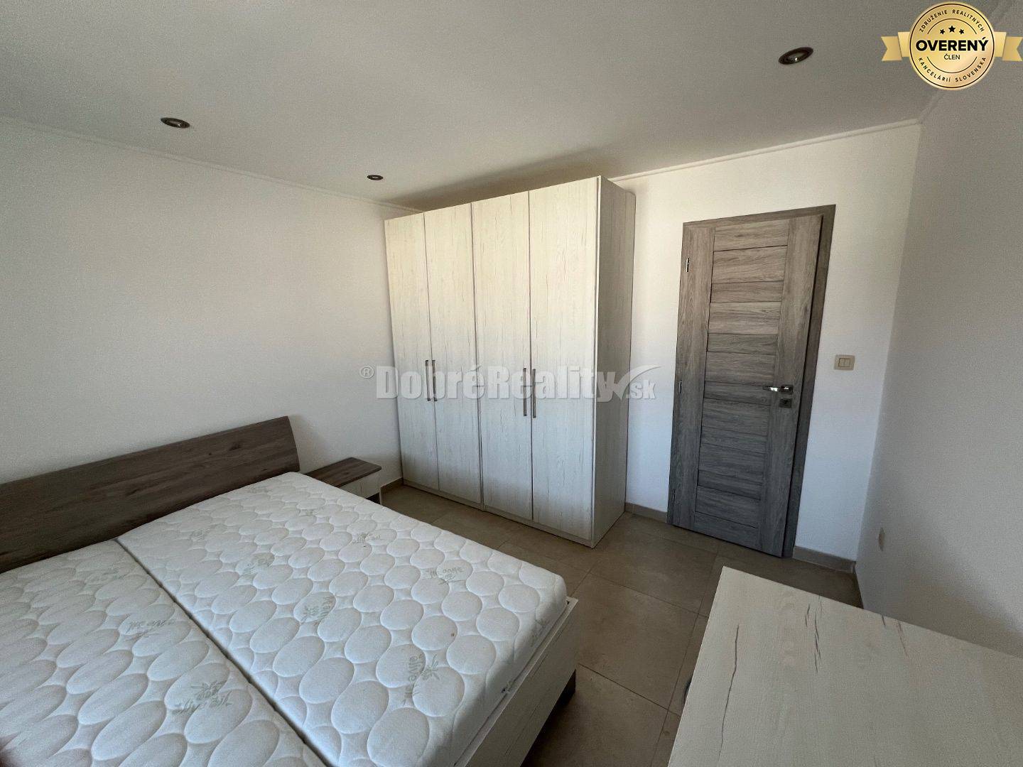 Na prenájom krasny 2 izbový byt .