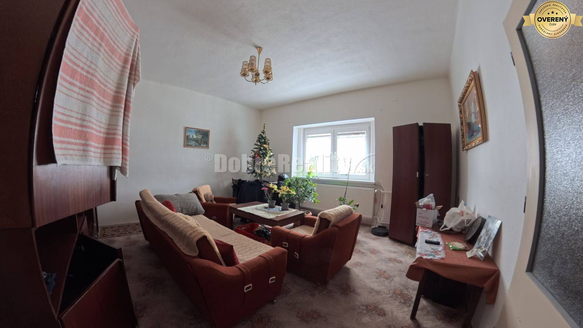 Dobré Reality ponúkajú priestranný rodinný dom s altánkom a s garážou