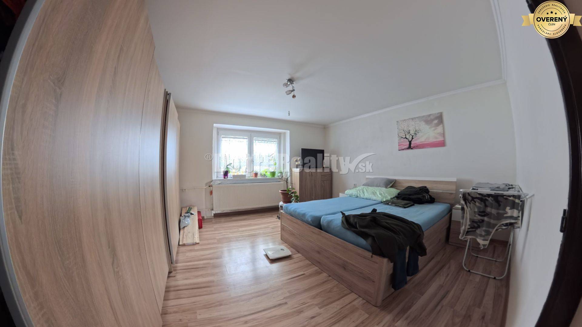 Dobré Reality ponúkajú priestranný rodinný dom s altánkom a s garážou