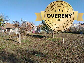 Dobré Reality ponúkajú priestranný rodinný dom s altánkom a s garážou