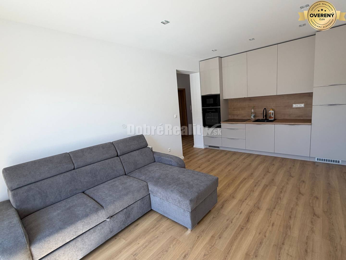 Ponukame na prenájom nadštandardný 2 izbovy byt v novostavbe RIVERSID