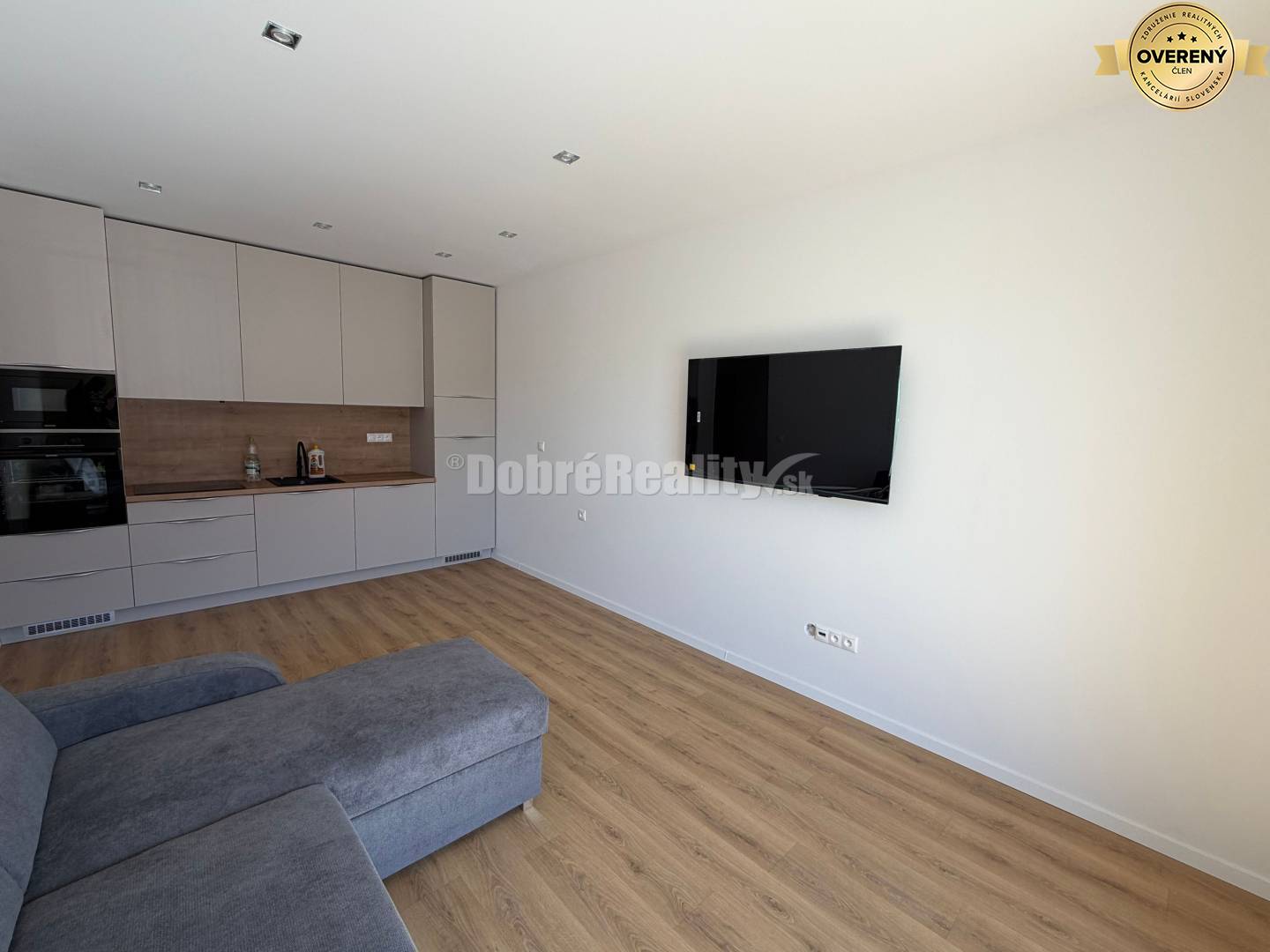 Ponukame na prenájom nadštandardný 2 izbovy byt v novostavbe RIVERSID