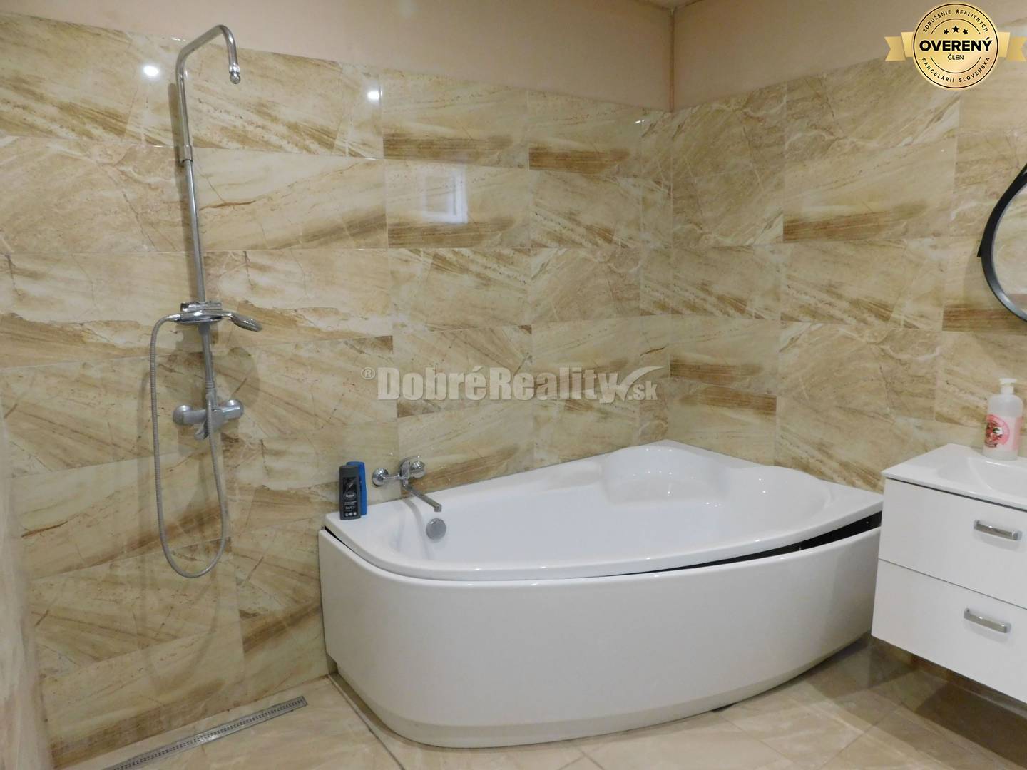 Ponúkame na predaj 3-izb. rodinný dom v obci Dvory nad Žitavou.