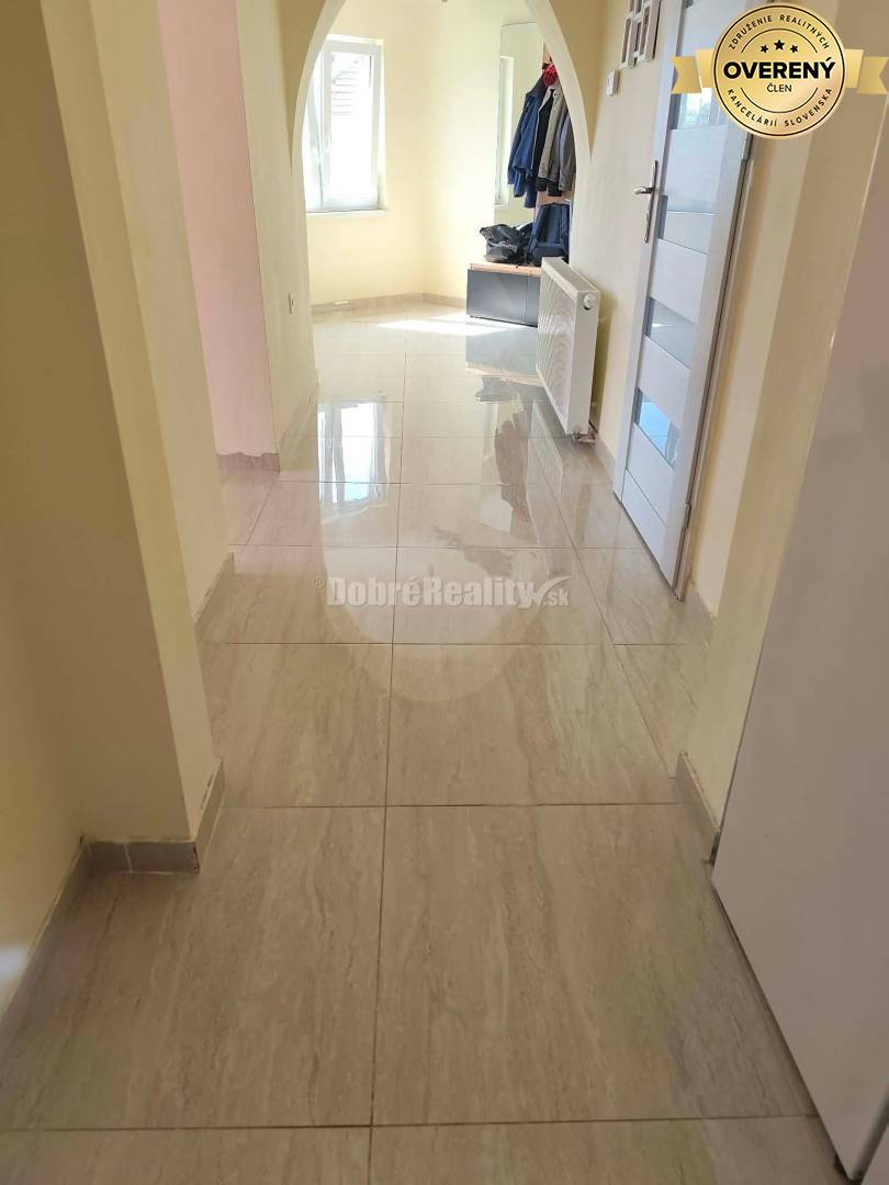 Ponúkame na predaj 3-izb. rodinný dom v obci Dvory nad Žitavou.