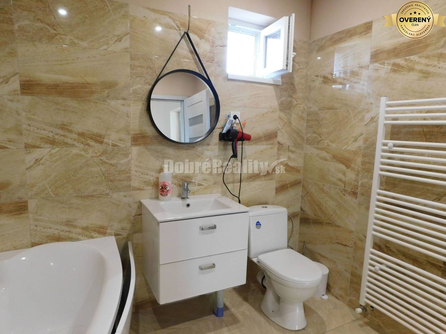 Ponúkame na predaj 3-izb. rodinný dom v obci Dvory nad Žitavou.