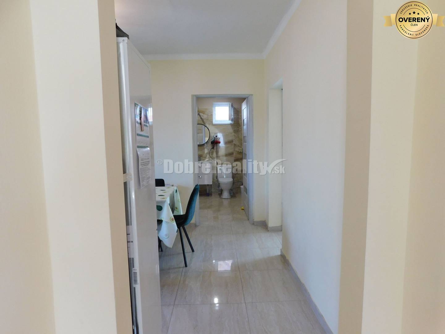 Ponúkame na predaj 3-izb. rodinný dom v obci Dvory nad Žitavou.