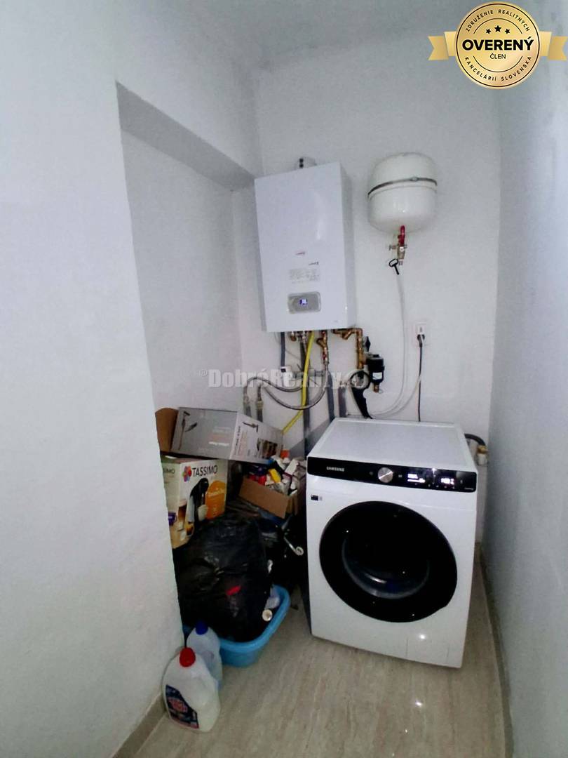 Ponúkame na predaj 3-izb. rodinný dom v obci Dvory nad Žitavou.