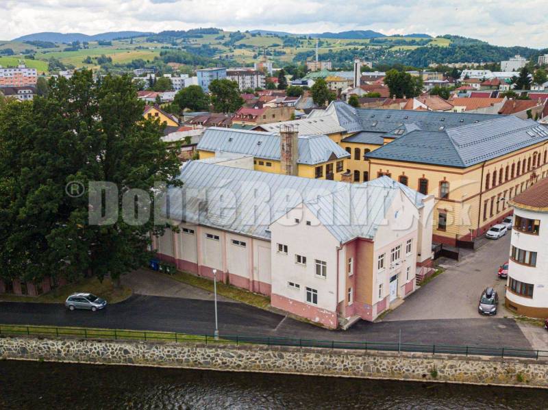 PREDAJ: Polyfunkčný objekt Sokolovňa, 1395 m2, Brezno