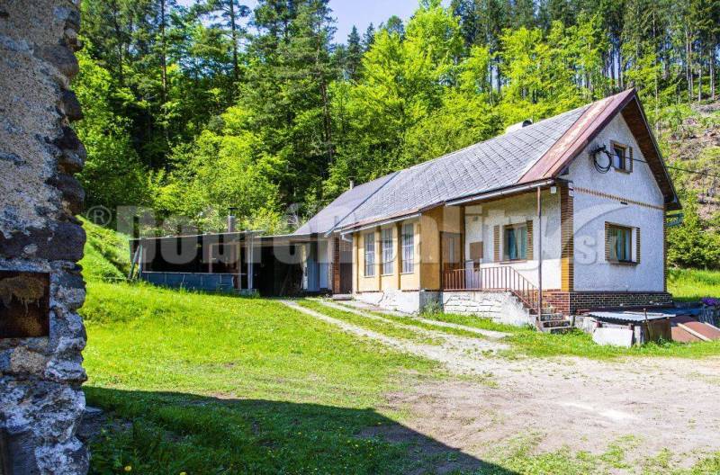 Rodinny dom s velkým pozemkom, Kremnica, Okres Žiar nad Hronom