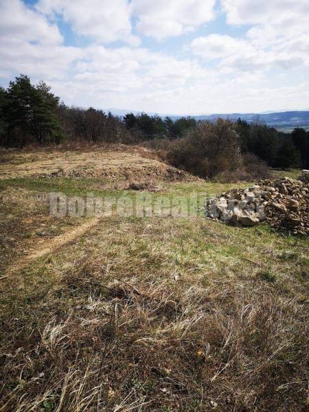 PREDAJ: Pozemok pre rodinný dom na Peknom vŕšku, 752 m2, Badín