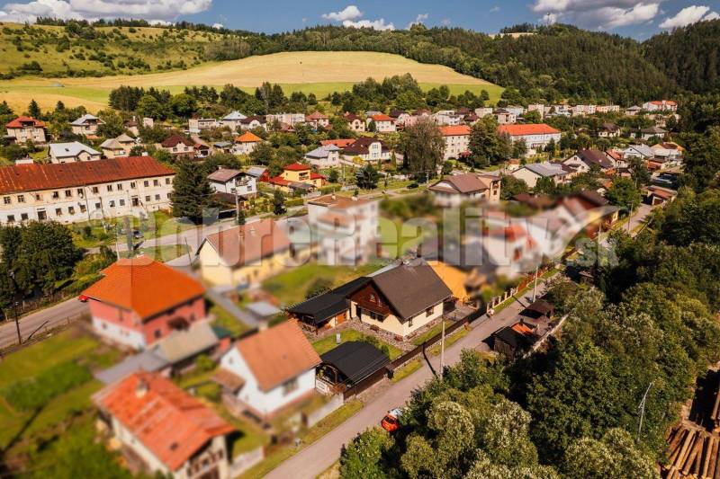 PREDAJ: Rodinný dom na brehu Čierneho Hrona s menším pozemkom, 160 m2,