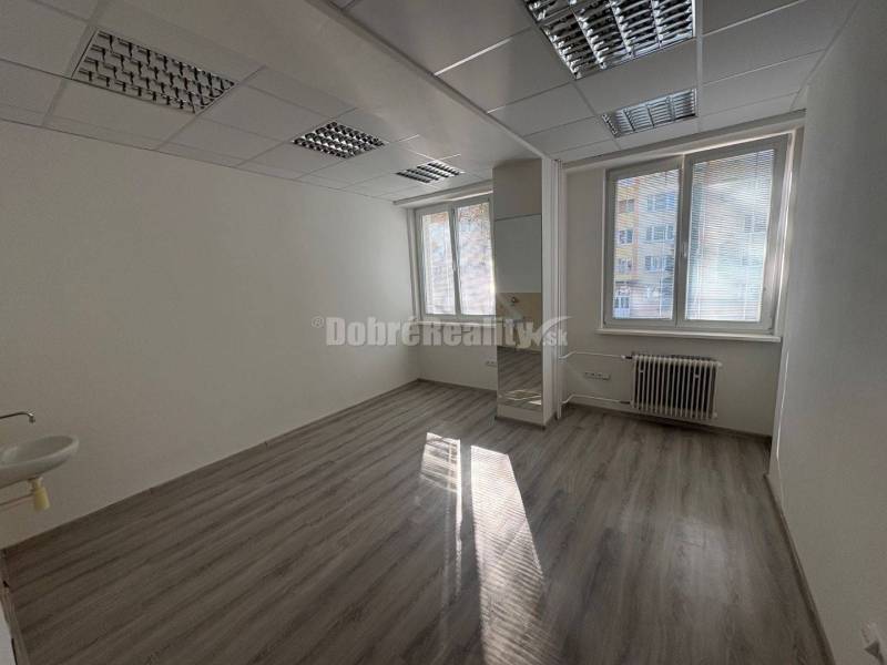 Na prenajom najlacnejšie komerčne priestory v Prievidzi. Na prenajom najlacnejšie komerčne priestory v Prievidzi.